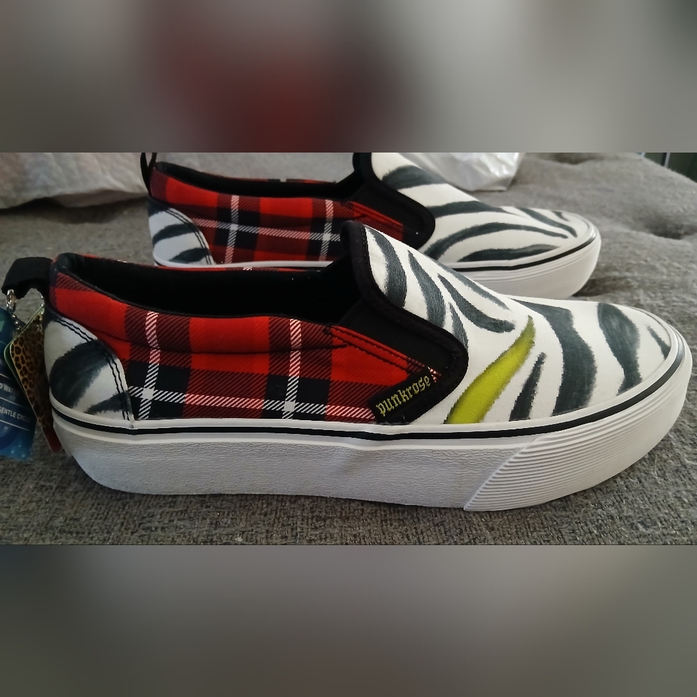 NWT Skechers Punkrose Memory Foam VEGAN Zebra & Red Plaid Slip-On's, Size 8.5 - Picture 5 of 7